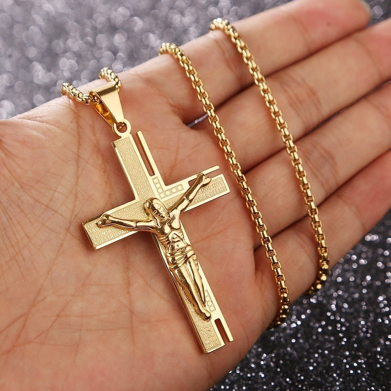 Corrente com Pingente Crucifixo Cruz Católico Prata e Dourada (Cód. 16123759GS)